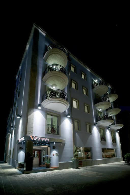 Victoria Hotel 4*